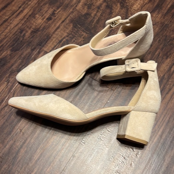Suede Pointed Toe Ankle Strap Block Heel Dress Shoe. Size 7.5 NWB - Picture 2 of 3